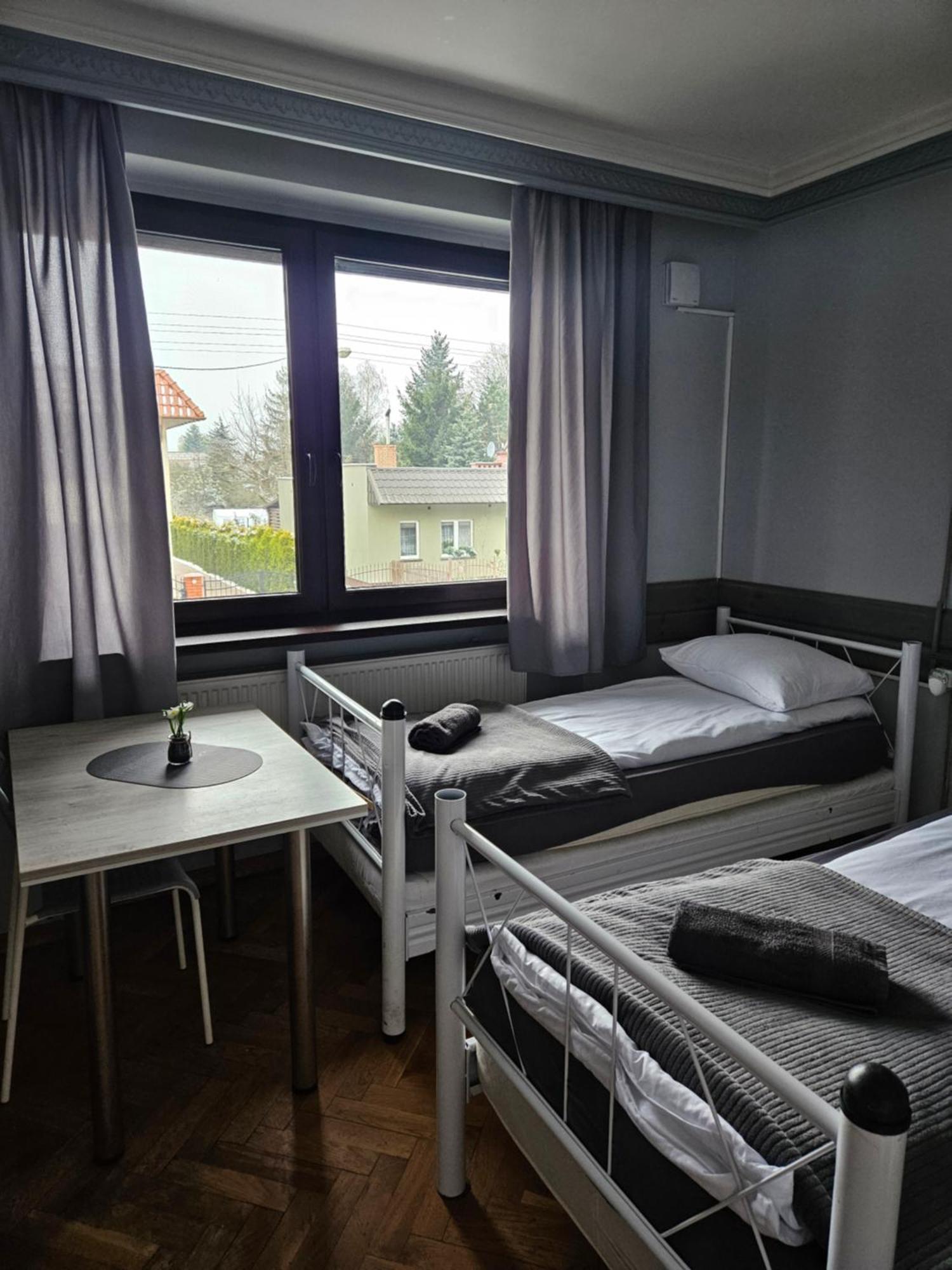 Pokoje Pracownicze Кімнати Для Працівників,Гуртожиток Сважендз Экстерьер фото