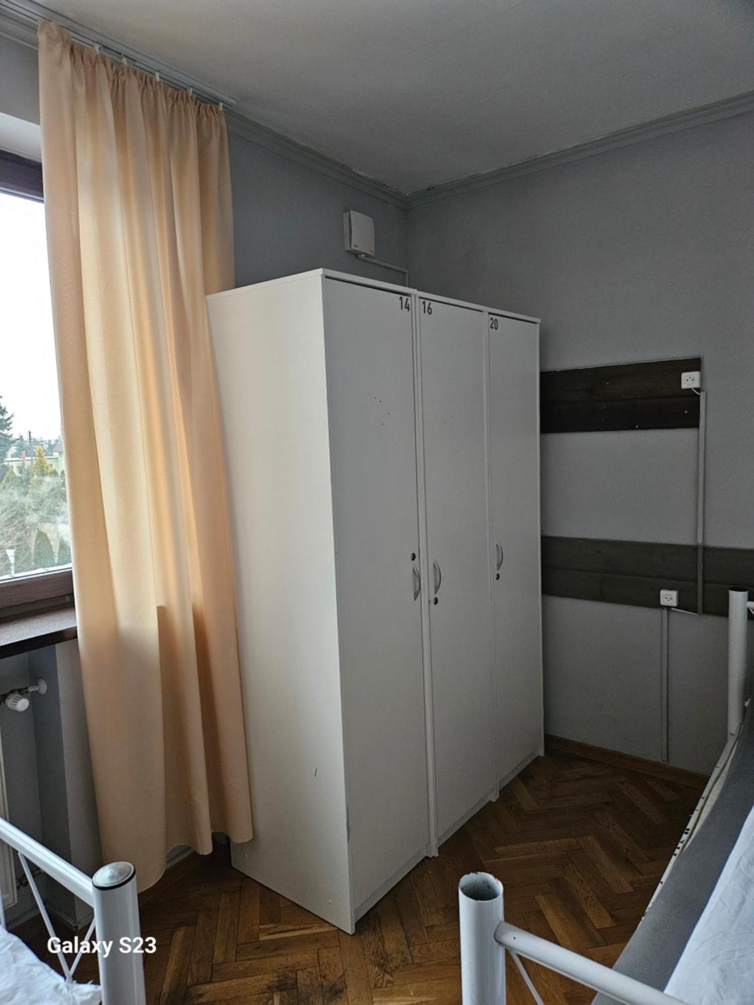 Pokoje Pracownicze Кімнати Для Працівників,Гуртожиток Сважендз Экстерьер фото