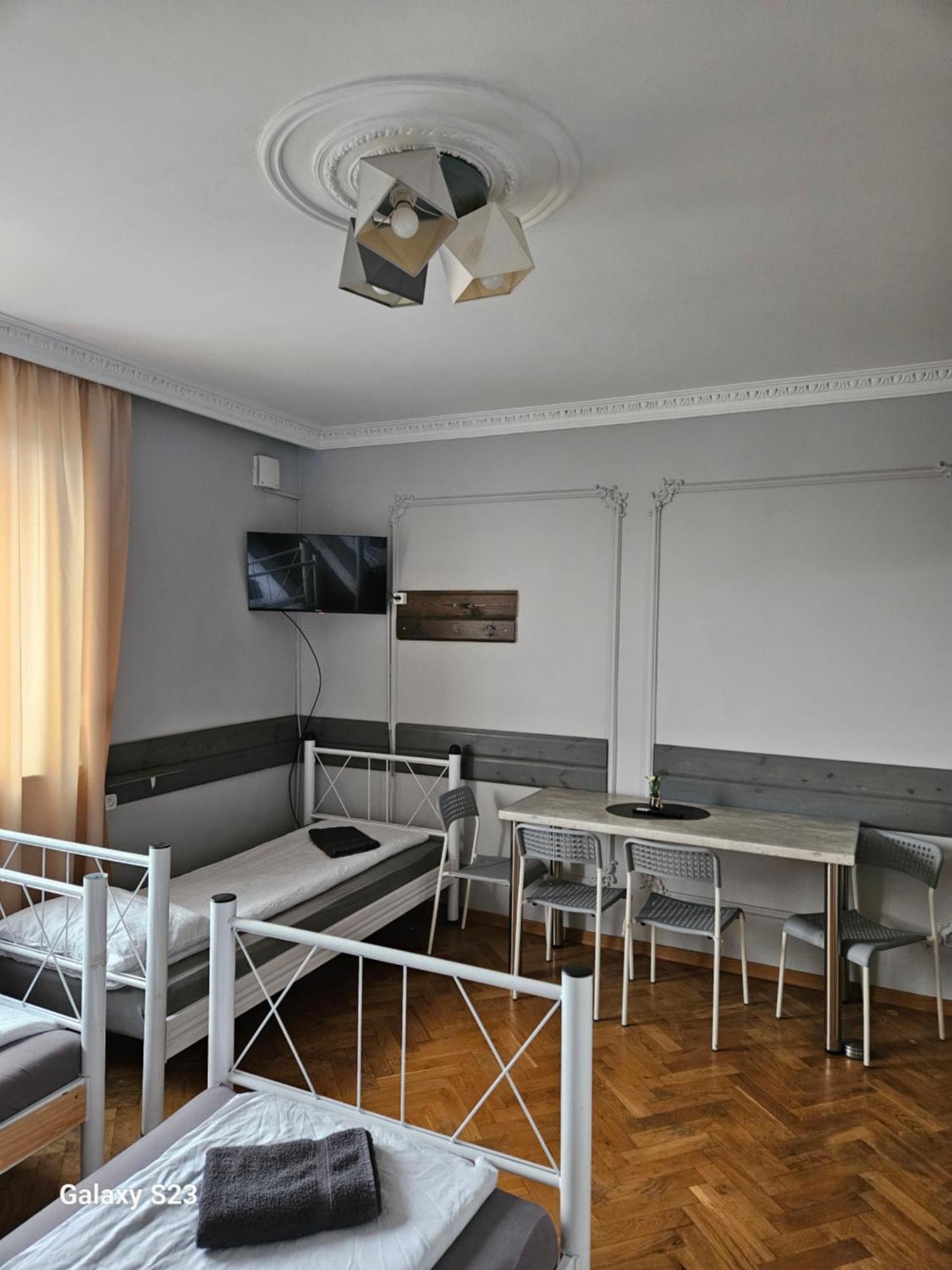 Pokoje Pracownicze Кімнати Для Працівників,Гуртожиток Сважендз Экстерьер фото